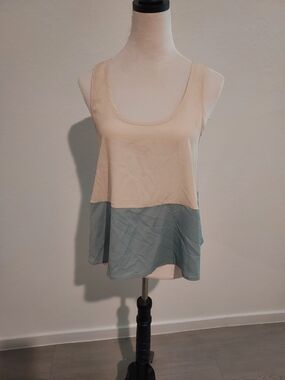Colorblock Scoop Neck Tank Top in Cream and Light Blue
